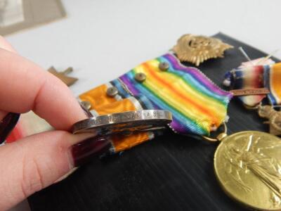 A collection of WWI medals and miniatures - 6