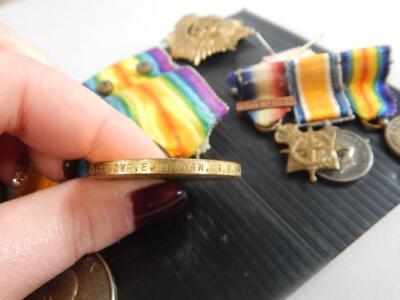 A collection of WWI medals and miniatures - 7