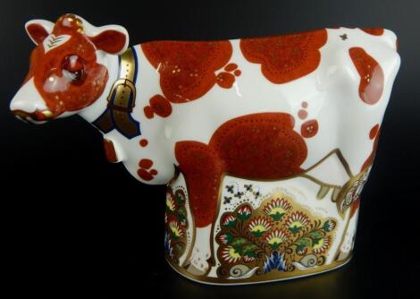 A Royal Crown Derby daisy cow paperweight