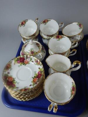 A quantity of Royal Albert Old Country Roses teaware - 2