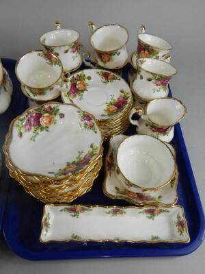 A quantity of Royal Albert Old Country Roses teaware - 4