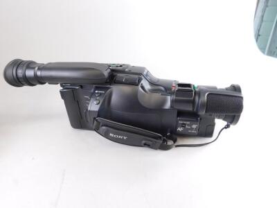 A Sony CCD-V600E Handycam video camera - 2