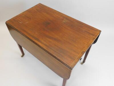 An early 19thC mahogany and rosewood crossbanded Pembroke table - 2