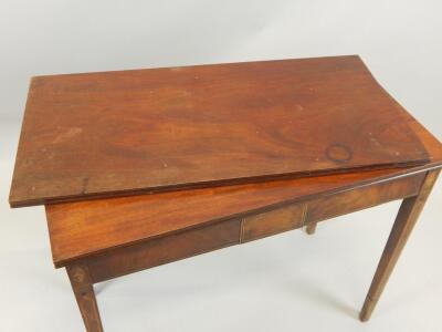 An early 19thC mahogany tea table - 2