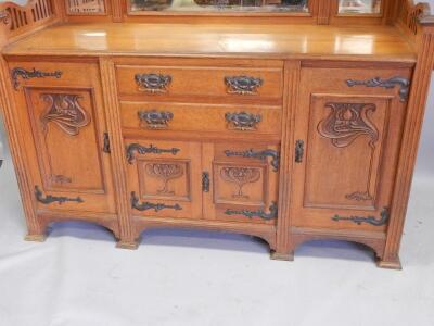 A late 19thC / early 20thC oak sideboard - 2