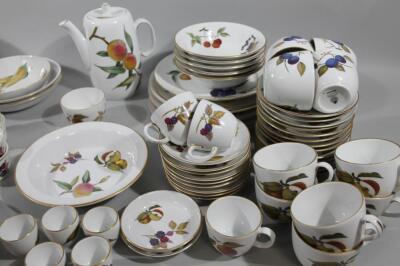 A comprehensive Royal Worcester Evesham part dinner service - 2