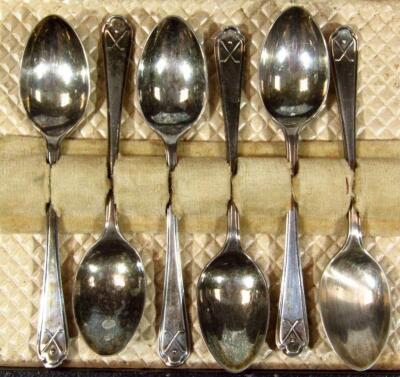 Various silver teaspoons with differing golfing emblems - 3