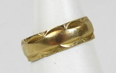 An 18ct gold wedding band