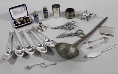 A quantity of Continental and English silver plate