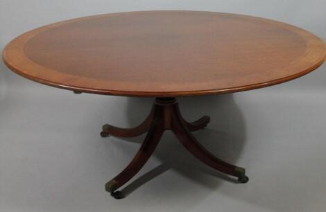 A Regency style mahogany circular dining table