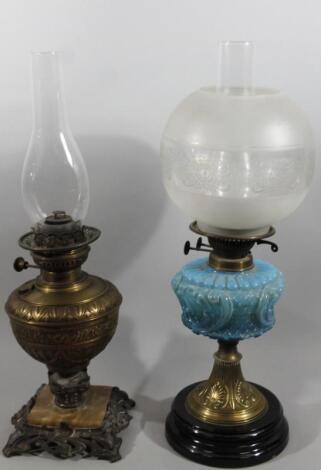 An early 20thC brass oil lamp