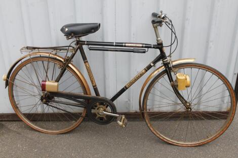 A Halfords Commodore gentleman's bicycle