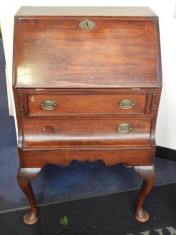 A Georgian style mahogany lady's bureau