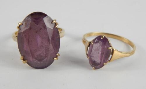 A 9ct gold and amethyst ring