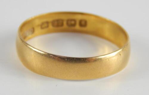 A 22ct gold wedding band