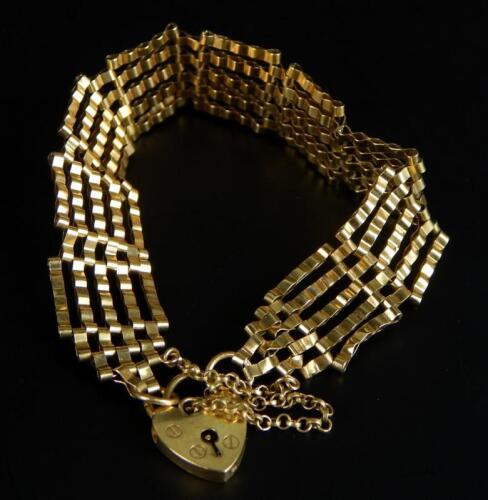 A 9ct gold gate bracelet