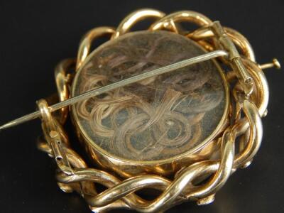 A Victorian memorial brooch - 2