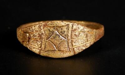 A Victorian yellow metal ring