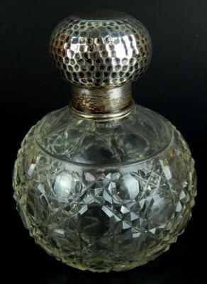 A late 19thC / early 20thC cut glass scent bottle