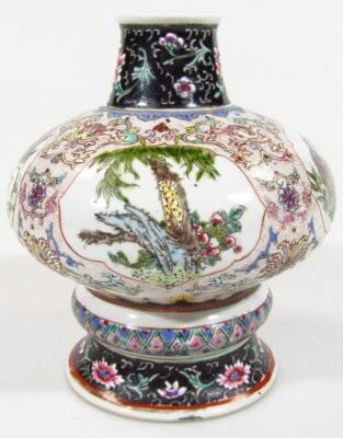 A Chinese porcelain vase - 2