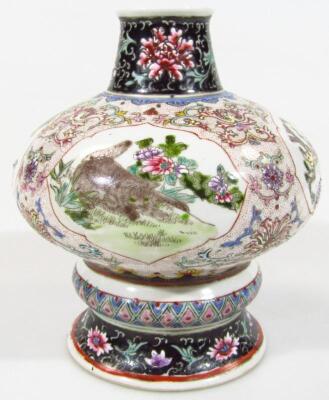 A Chinese porcelain vase - 3