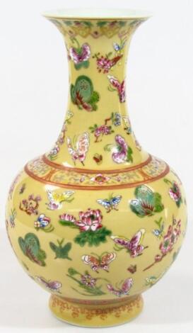 A Chinese porcelain vase