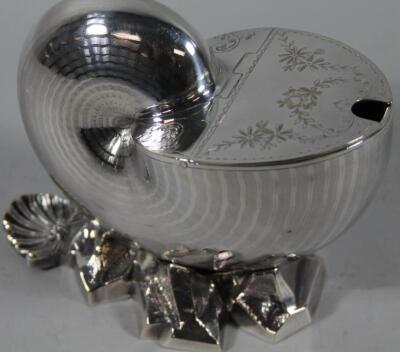 A 20thC silver plated spoon warmer - 2