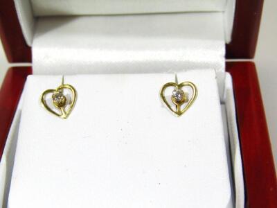 A pair of heart shaped ear studs - 2