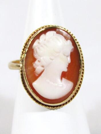 A 9ct gold cameo ring