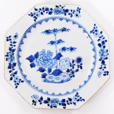 A 18thC Chinese export blue and white plate - 2