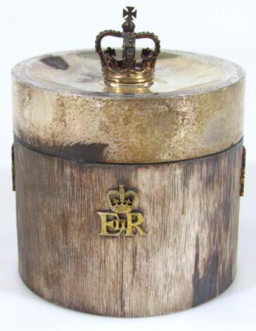 An Elizabeth II silver 1947-1972 Silver Wedding jar and cover