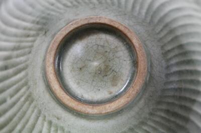 A Chinese Ming style celadon bowl - 6