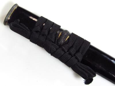 A 20thC Japanese samurai sword and black lacquer scabbard - 9