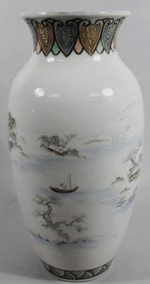 A Meiji period Japanese porcelain vase - 2