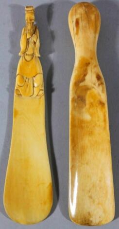 Two Chinese ivory scoops