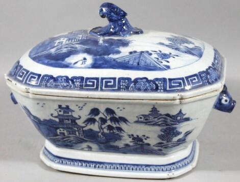 A Chinese blue and white export porcelain tureen and cover