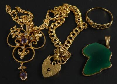 A collection of gold and yellow metal mounted jewellery