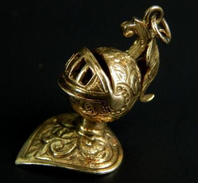 A 9ct gold knight's head pendant