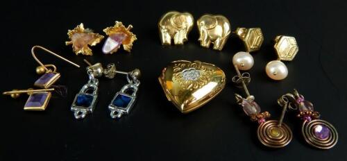 Various earrings and pendants