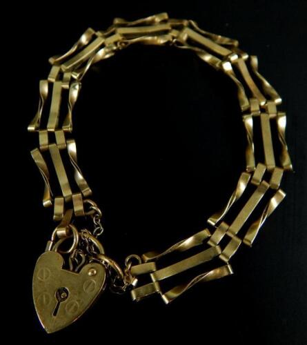 A 9ct gold gate bracelet