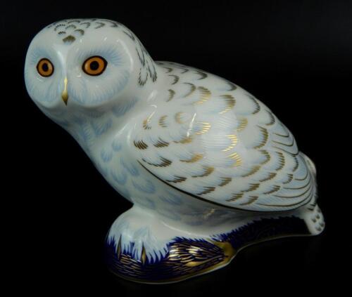 A Royal Crown Derby snowy owl paperweight