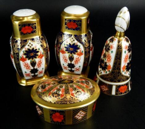 A quantity of Royal Crown Derby trinkets