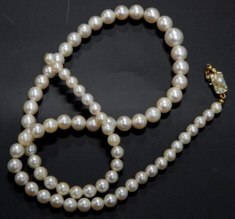 A cultured pearl necklace