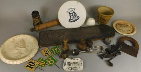 A group of early 20thC kitchenalia