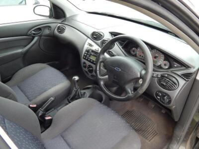 Ford Focus Zetec 5 door hatchback - 2