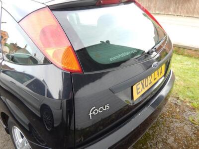 Ford Focus Zetec 5 door hatchback - 3