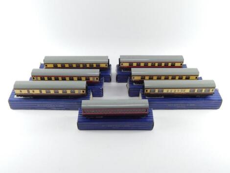 Three Hornby dublo corridor coaches