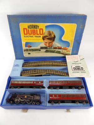 A Hornby dublo electric train set