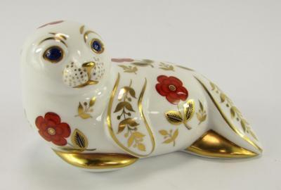 A Royal Crown Derby porcelain Imari paperweight modelled as a seal