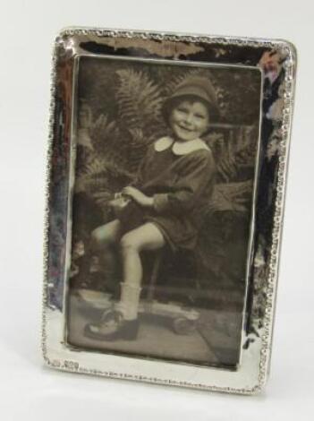 A George V silver rectangular photograph frame